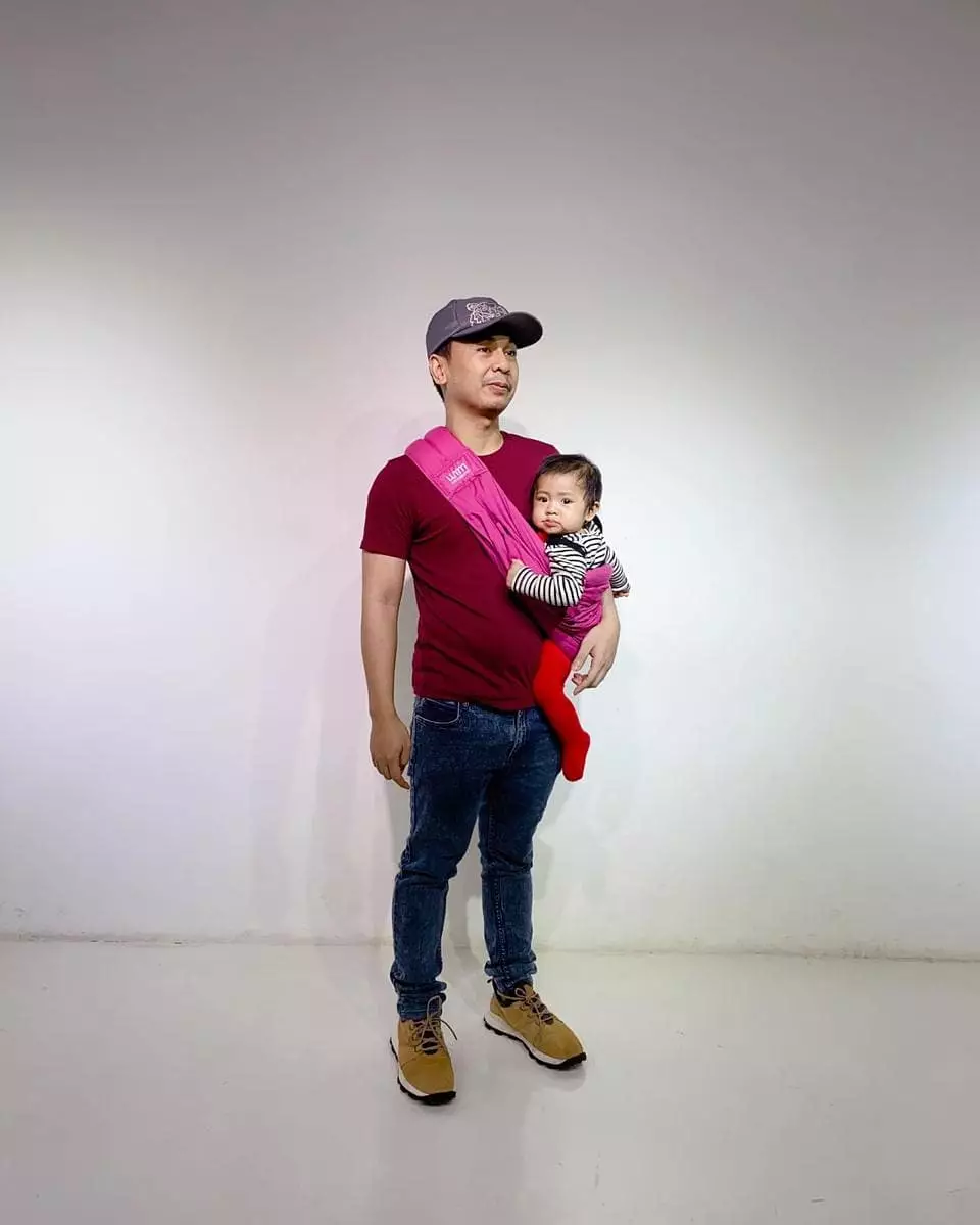 seleb ganteng gendong anak ini tuai pro-kontra Instagram