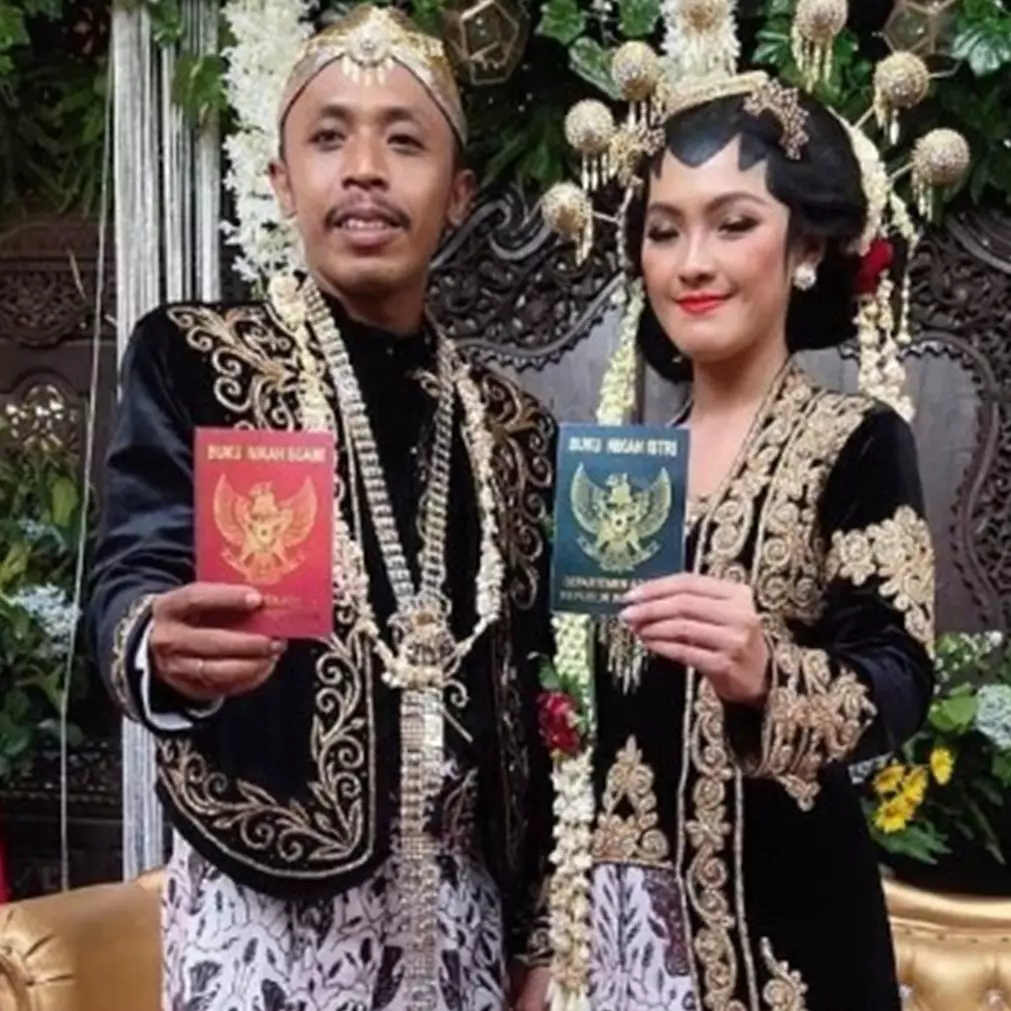 Jelang nikah, ini 6 momen pengajian Ana Riana Tukang Ojek Pengkolan