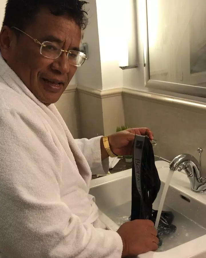 Seleb cuci baju sendiri ini tuai pujian warganet Instagram Seleb cuci baju sendiri ini tuai pujian warganet Instagram