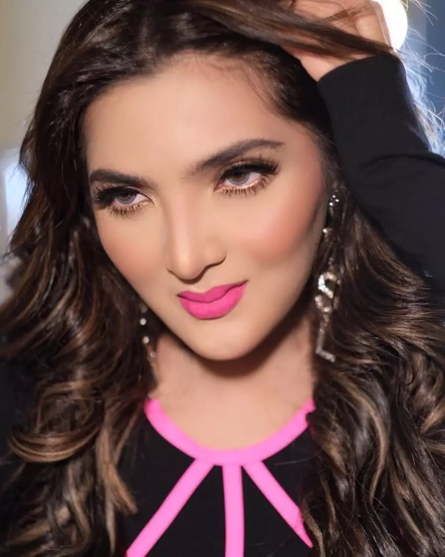 Ashanty pakai neon pink   Instagram 