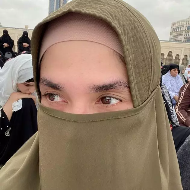 Momen umrah Ussy dan Andhika Instagram  Momen umrah Ussy dan Andhika Instagram