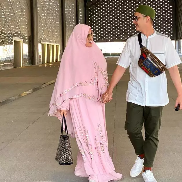 Momen umrah Ussy dan Andhika Instagram  Momen umrah Ussy dan Andhika Instagram