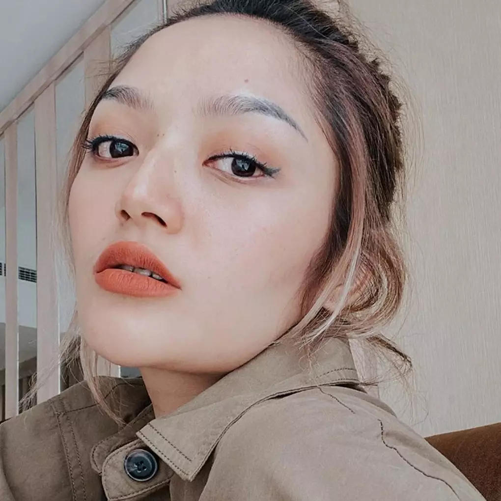 6 Potret terbaru Siti Badriah usai filler bibir, makin seksi