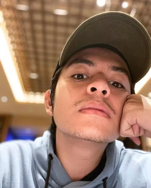 Angga Yunanda berkumis  Instagram 