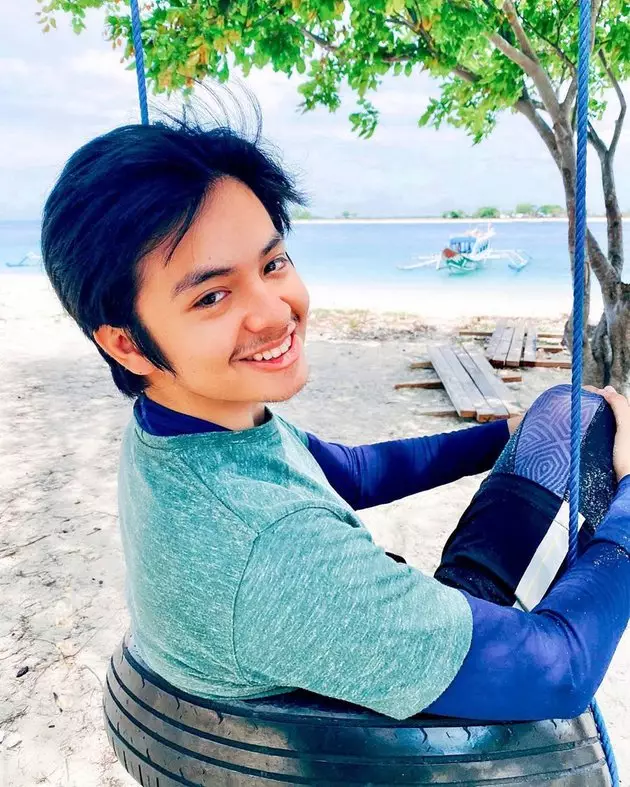 Angga Yunanda berkumis  Instagram 