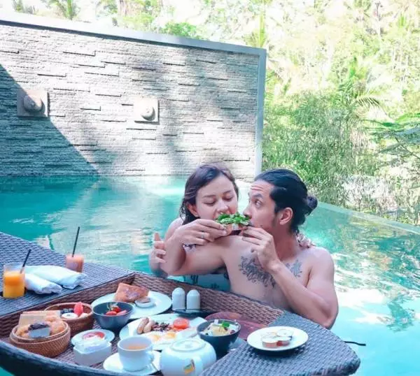 seleb floating breakfast © 2020 brilio.net