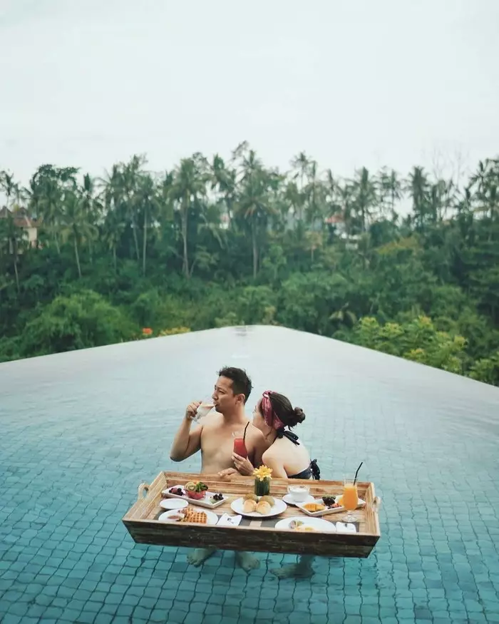 seleb floating breakfast © 2020 brilio.net