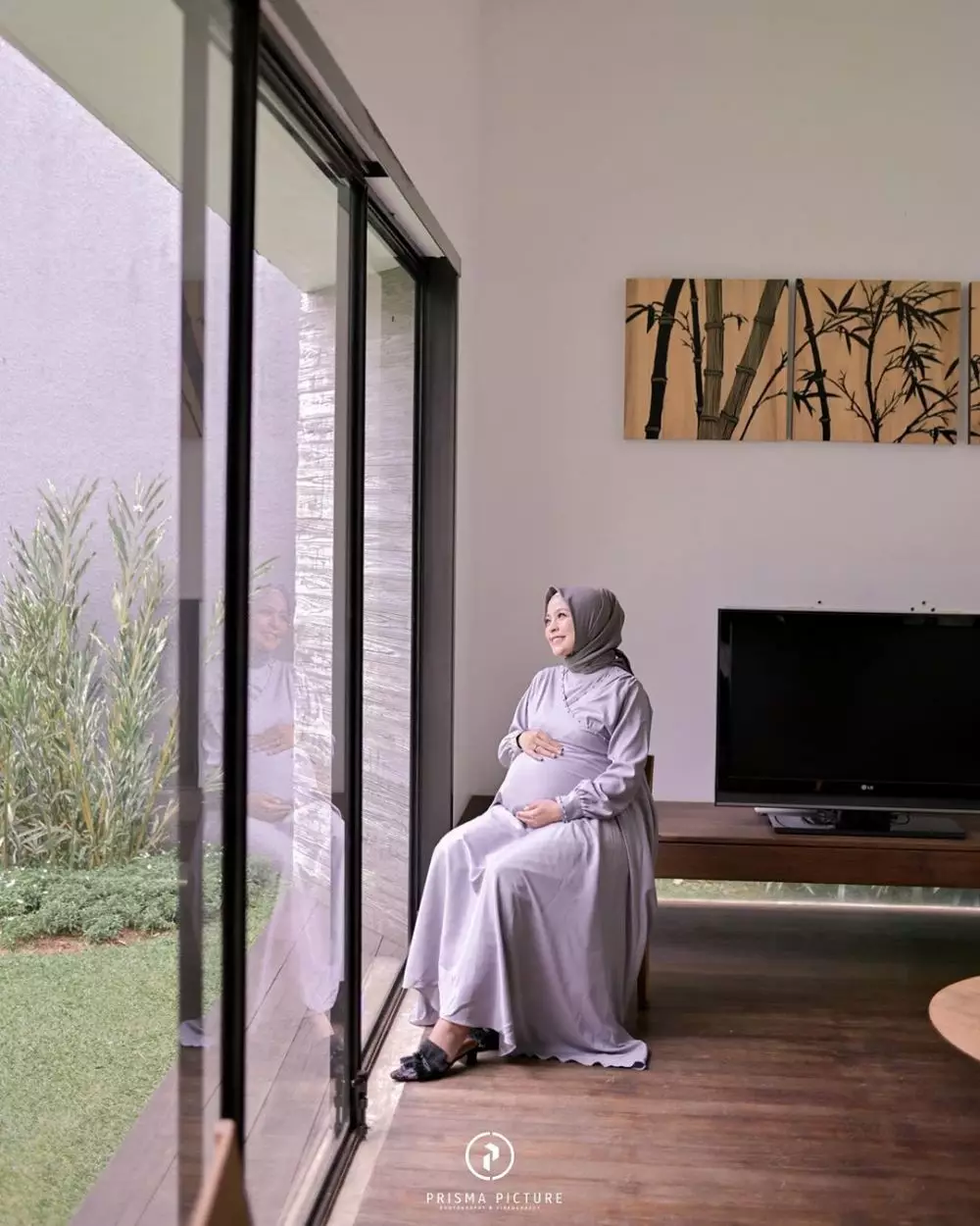 Gaya pemotretan maternity Tantri Kotak Instagram 