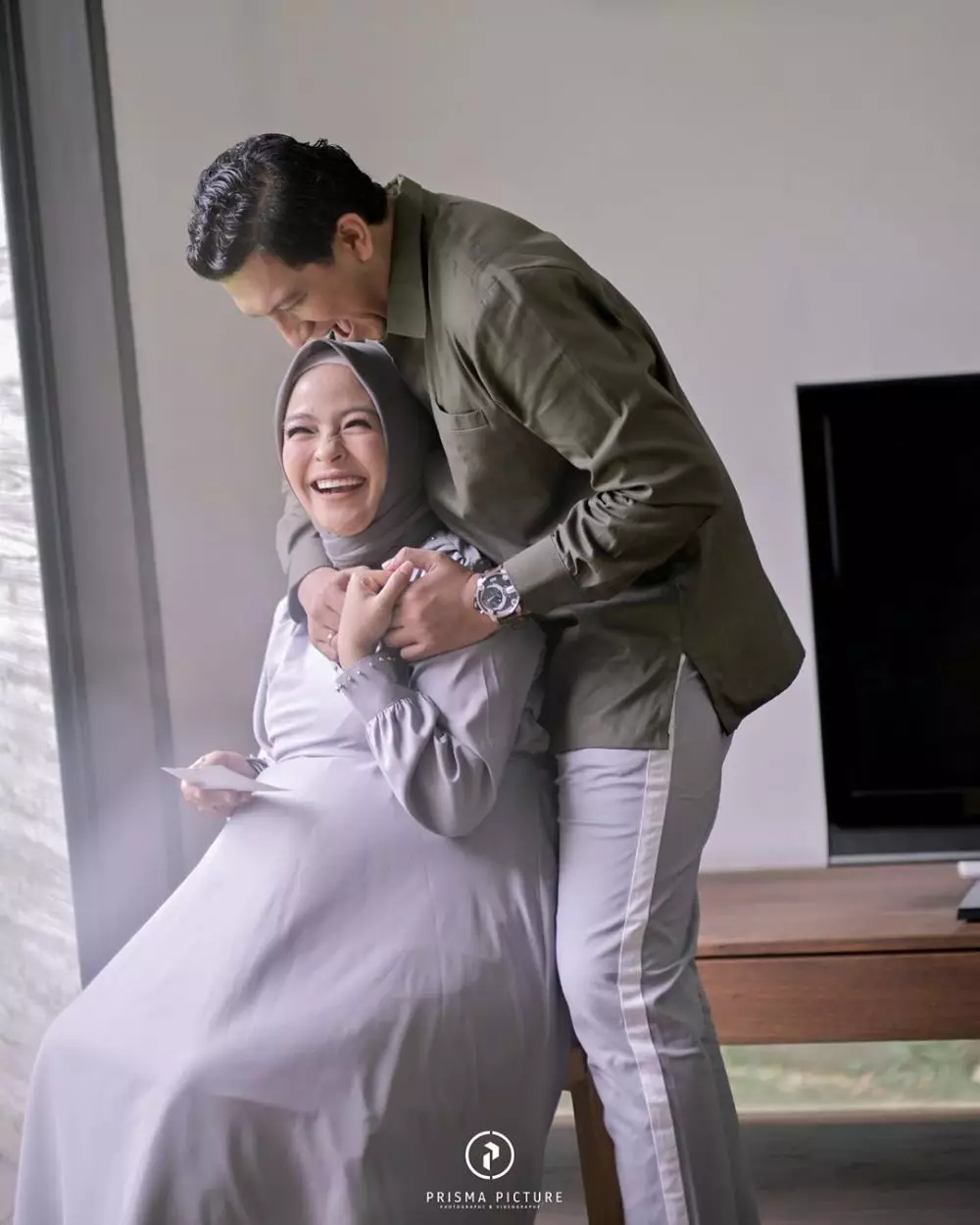 Gaya pemotretan maternity Tantri Kotak Instagram 