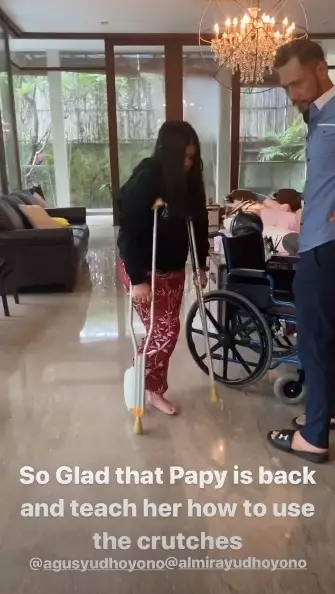 agus yudhoyono dampingi aira patah tulang © berbagai sumber agus yudhoyono dampingi aira patah tulang © berbagai sumber