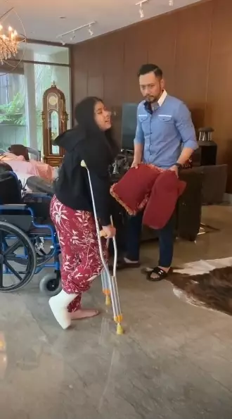 agus yudhoyono dampingi aira patah tulang © berbagai sumber agus yudhoyono dampingi aira patah tulang © berbagai sumber