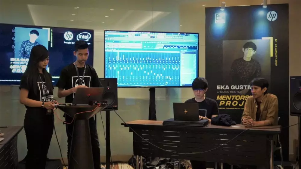 Gemblengan Joko Anwar & Eka Gustiwana di HP Mentorship Project Hp Indonesia Gemblengan Joko Anwar & Eka Gustiwana di HP Mentorship Project Hp Indonesia