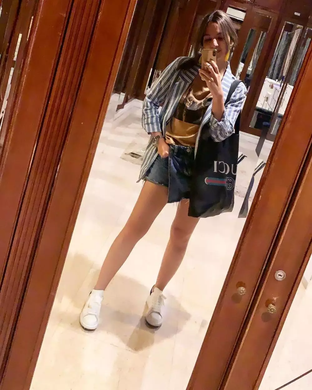 Isi tas Nia Ramadhani  Instagram 