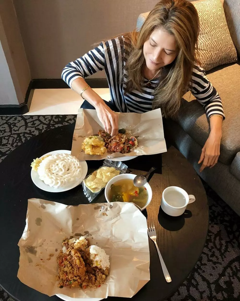 seleb makan di warteg © 2020 brilio.net