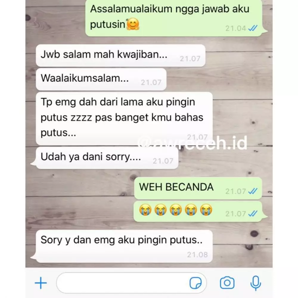 chat WA lucu salah ketik © 2020 instagram.com