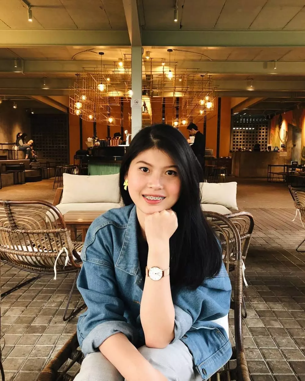 Mitzi Abigail X Sinisuka Ginting berbagai sumber