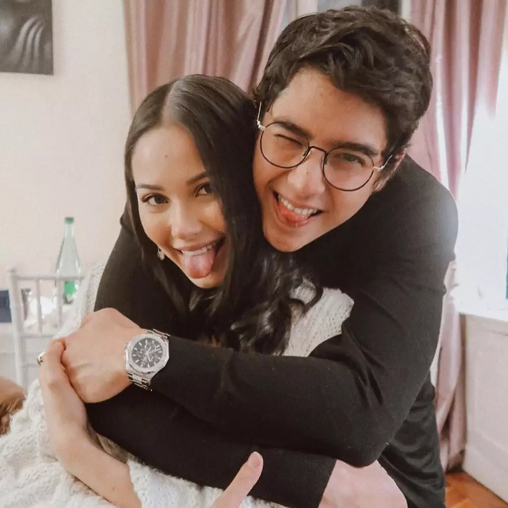 Momen mesra Al Ghazali &amp; Alyssa rayakan hari jadi, resmi balikan