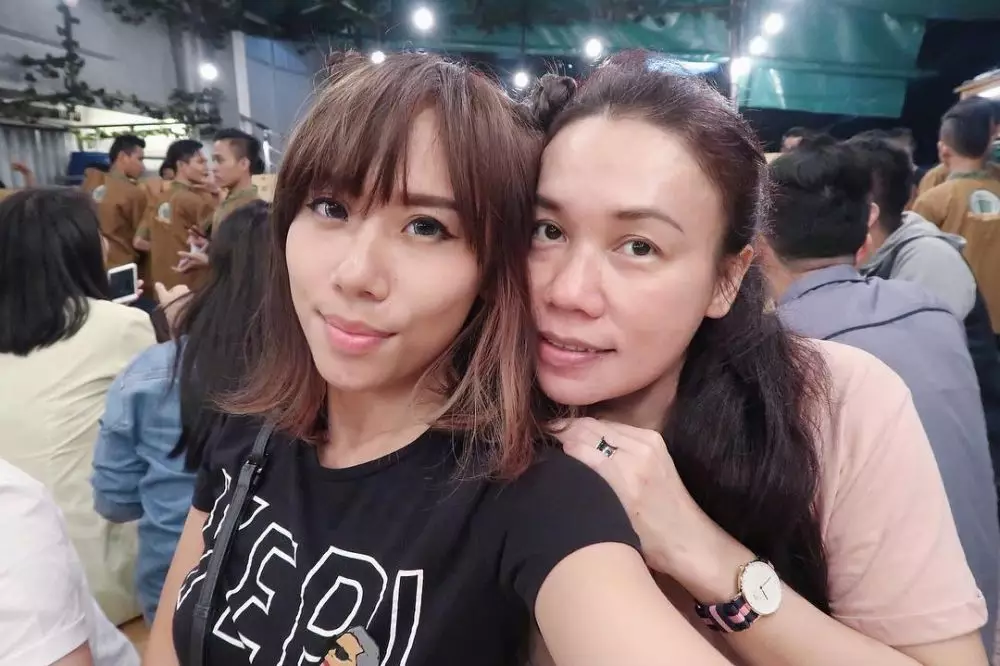Momen kebersamaan Cherly Juno dan ibu Instagram  Momen kebersamaan Cherly Juno dan ibu Instagram