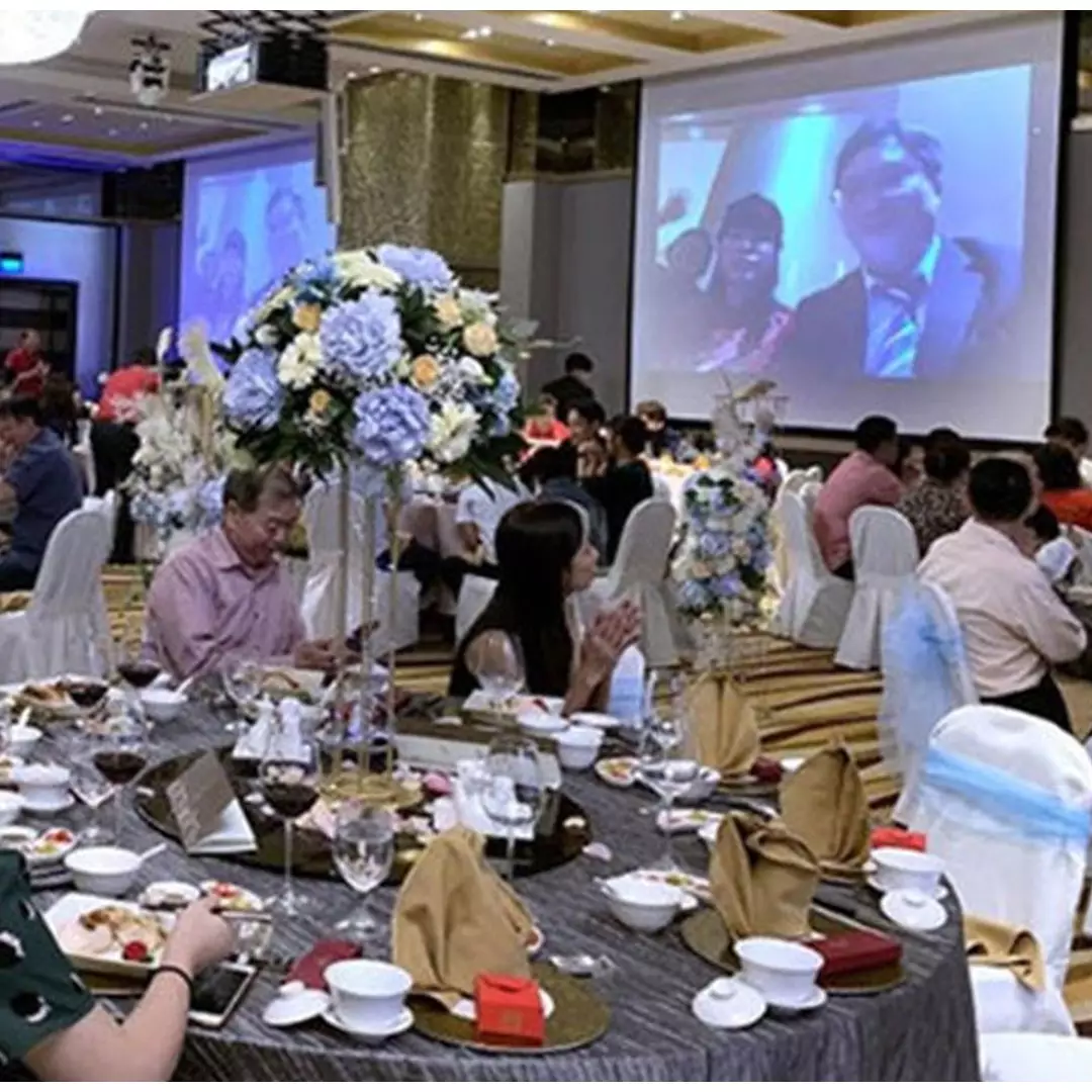 Kisah pasangan menikah dengan live streaming karena virus Corona