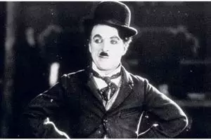 33 Kata-kata quote Charlie Chaplin, bikin hidup lebih positif