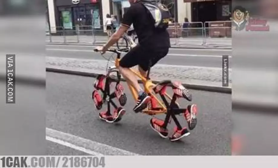 potret lucu modifikasi sepeda geleng kepala © 2020 1cak.com