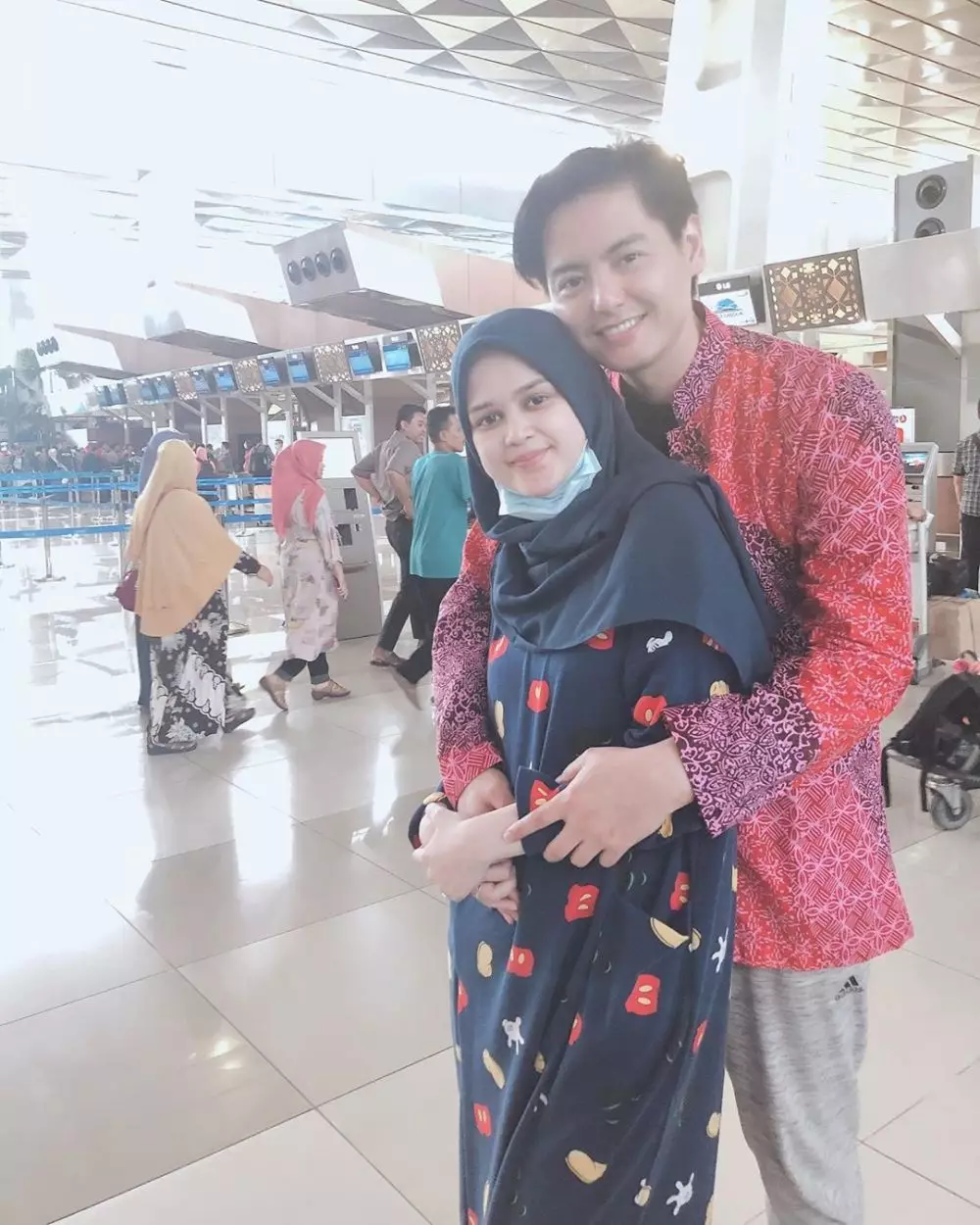 Cut Meyriska antar suami umrah  Instagram 