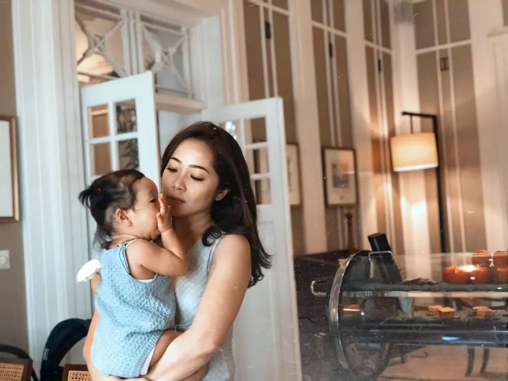 potret Karina Salim momong anak Instagram/@karinasalim