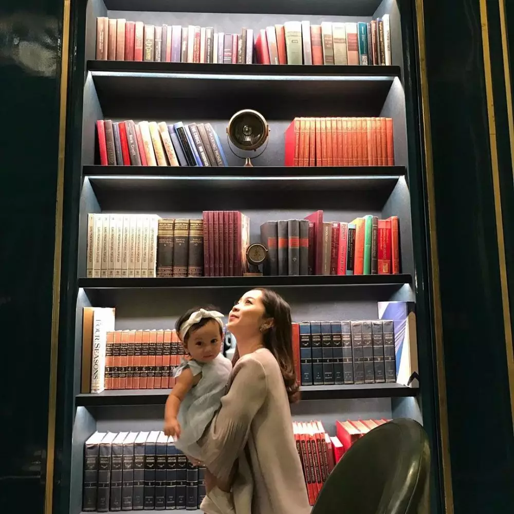 potret Karina Salim momong anak Instagram/@karinasalim