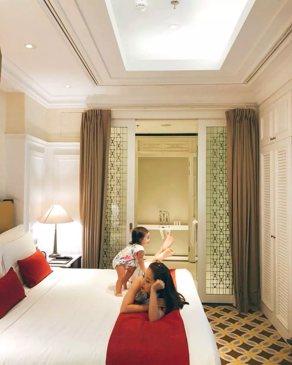 potret Karina Salim momong anak Instagram/@karinasalim