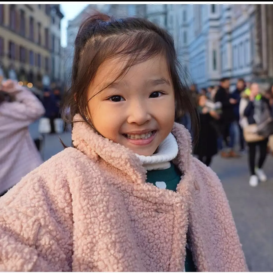 Aksi Thalia temani Sarwendah jualan tisu ini curi perhatian