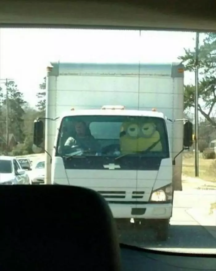 potret lucu orang naik truk © 2020 1cak.com