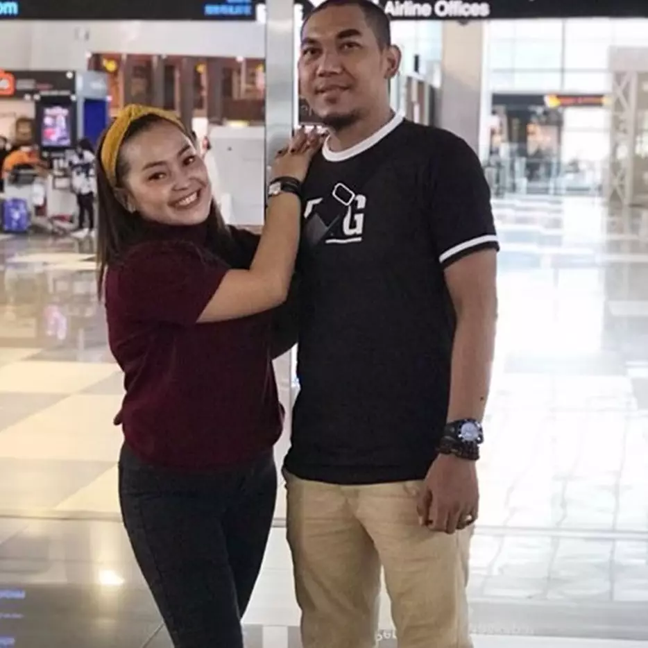 Momen kocak Mpok Alpa dikasih emas imitasi oleh suami 