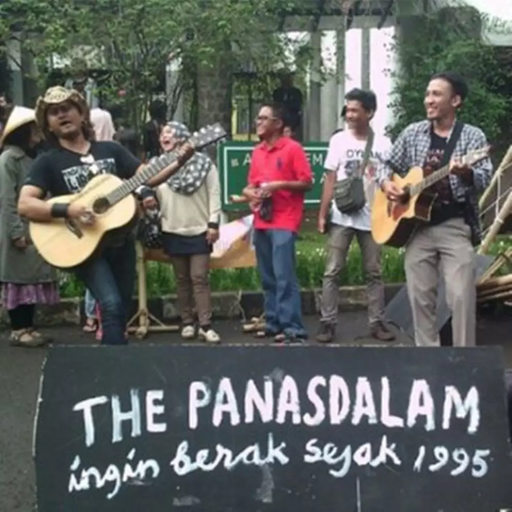 Poster grup band Indonesia paling lucu © 2020 twitter.com