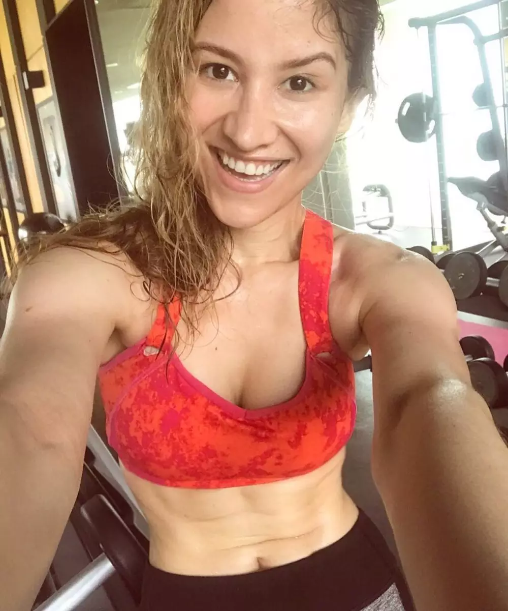 Seleb cantik pamer body goals Instagram/@pevpearce @sahilahisyam