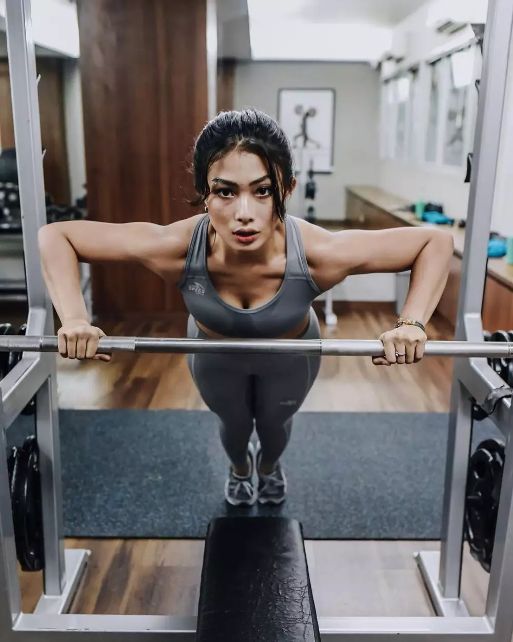 Seleb cantik pamer body goals Instagram/@pevpearce @sahilahisyam