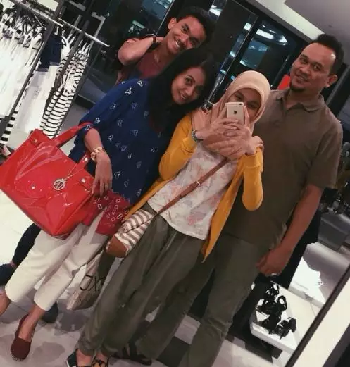 Cak Lontong dan keluarga instagram Cak Lontong dan keluarga instagram
