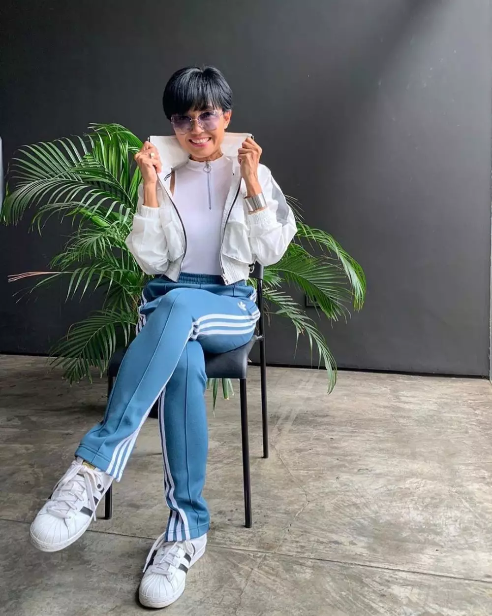 Gaya khas ibunda Cinta Laura Instagram