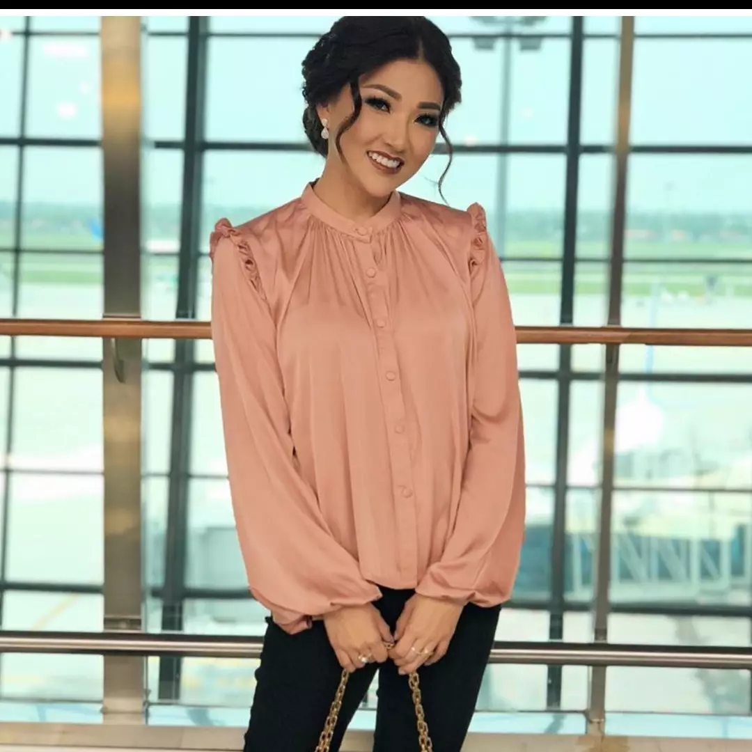 12 Inspirasi airport fashion Sarwendah, kasual hingga trendy