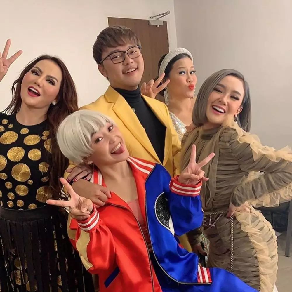 Gaya kocak Mpok Alpa Instagram