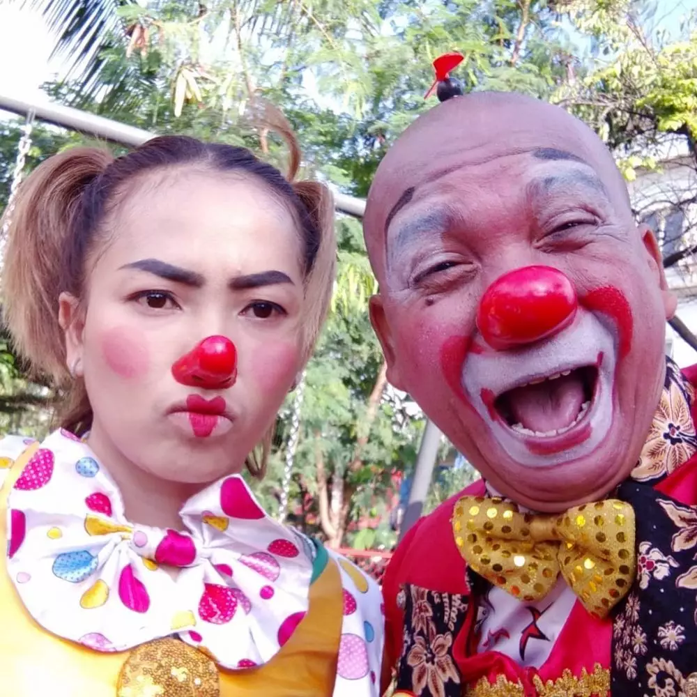 Gaya kocak Mpok Alpa Instagram