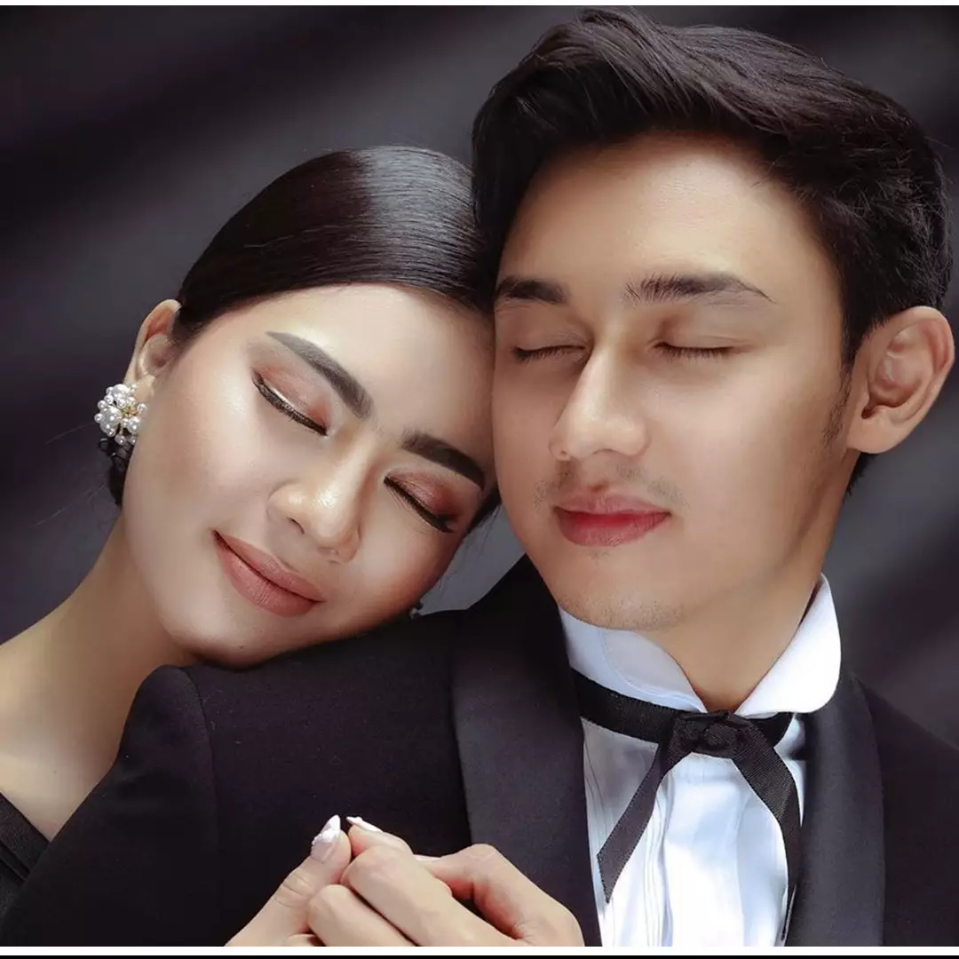 8 Potret prewedding Caesar Hito dan Felicya Angelista ini elegan