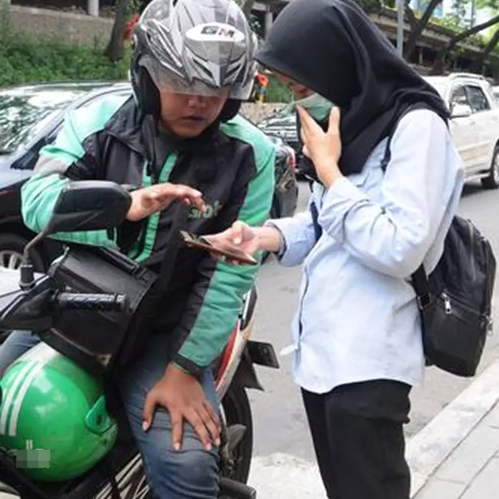 Aksi lucu 8 driver ojek online main TikTok, bikin ikutan goyang