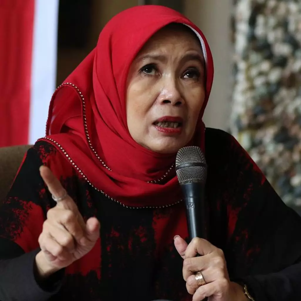 3 Cerita romantis Chrisye dan istri, asmara berawal cinta lokasi