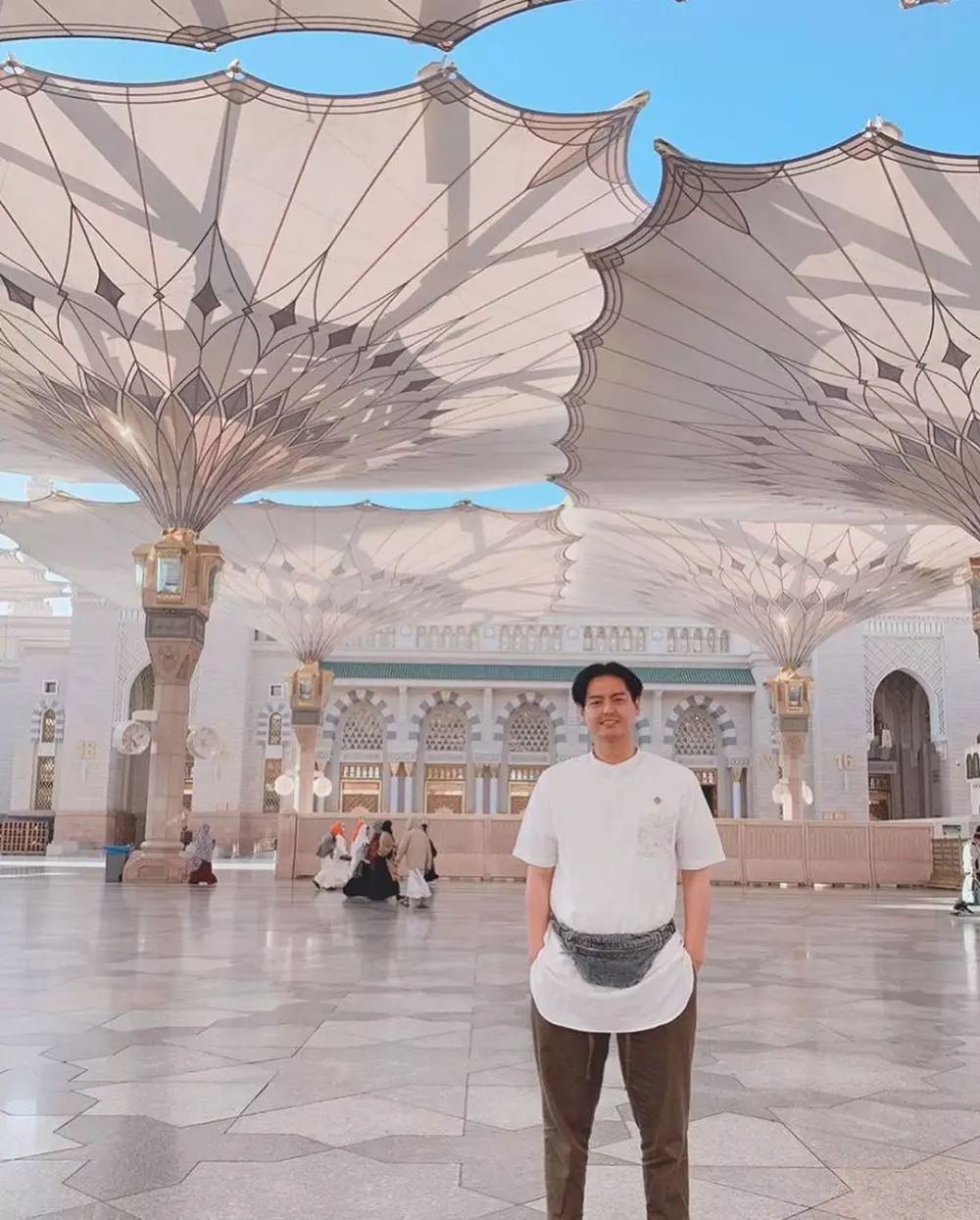 Momen Roger Danuarta umrah pertama kali Instagram