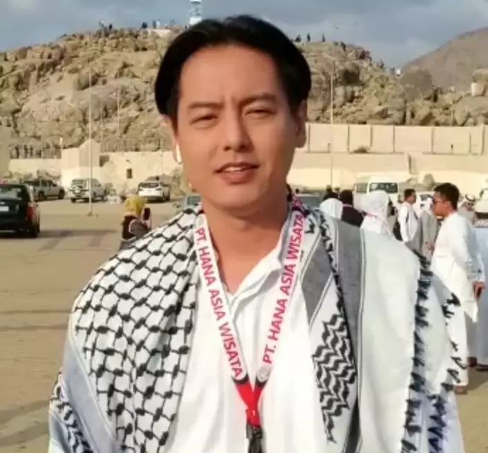 Momen Roger Danuarta umrah pertama kali Instagram