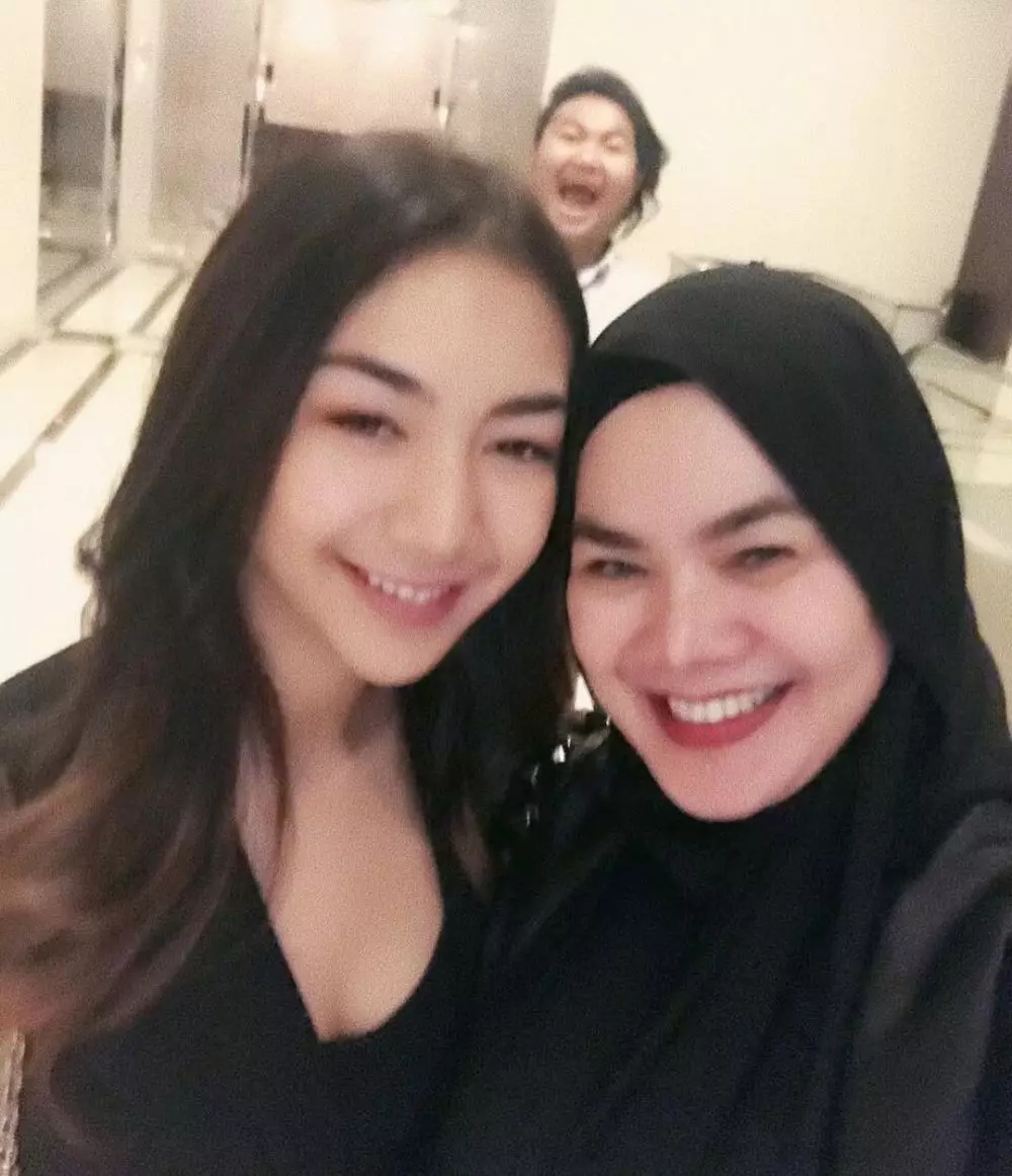 Sarita dan anaknya yang blasteran Jerman Instagram Sarita dan anaknya yang blasteran Jerman Instagram