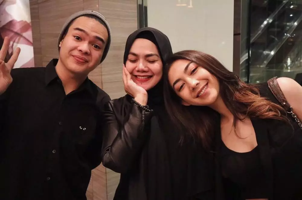 Sarita dan anaknya yang blasteran Jerman Instagram Sarita dan anaknya yang blasteran Jerman Instagram