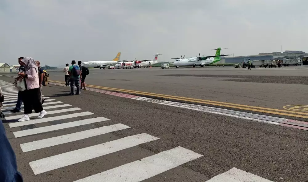 Liburan Naik Pesawat © 2020 brilio.net Liburan Naik Pesawat © 2020 brilio.net