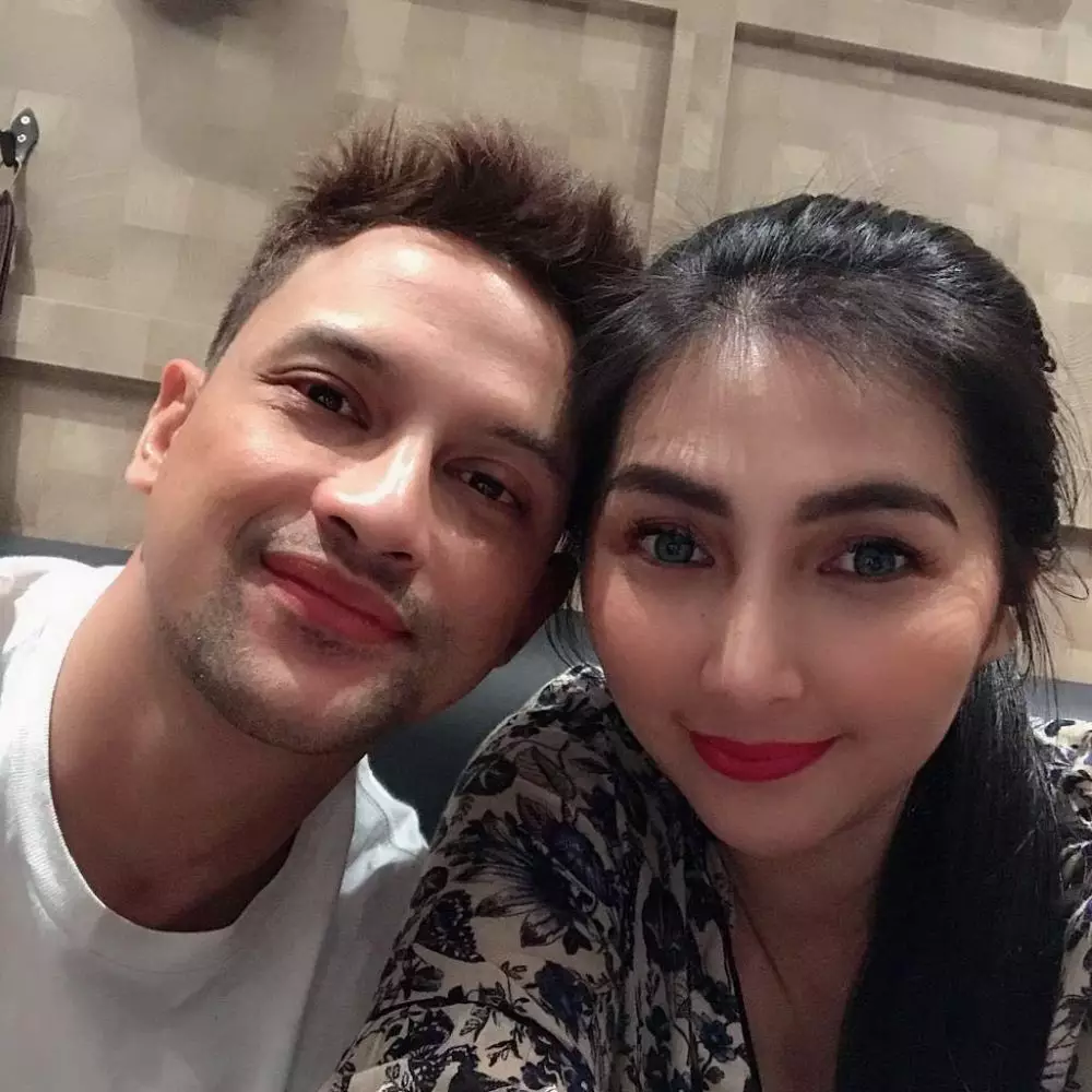 potret Lucky Perdana dan istri © 2020 brilio.net potret Lucky Perdana dan istri © 2020 brilio.net