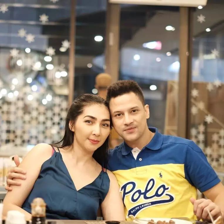 potret Lucky Perdana dan istri © 2020 brilio.net potret Lucky Perdana dan istri © 2020 brilio.net